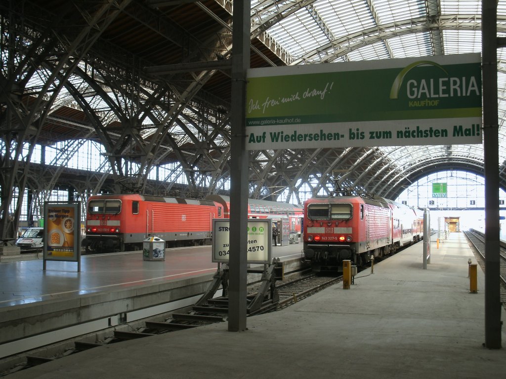 Leipzig Hbf,am 26.Mrz 2012,mit 143 650-0 links und 143 327-5