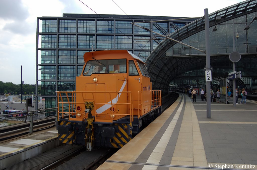 MAK G400B 352 103 Northrail als Lz am Berliner Hbf in Richtung Berlin Friedrichstrasse unterwegs. 07.06.2011