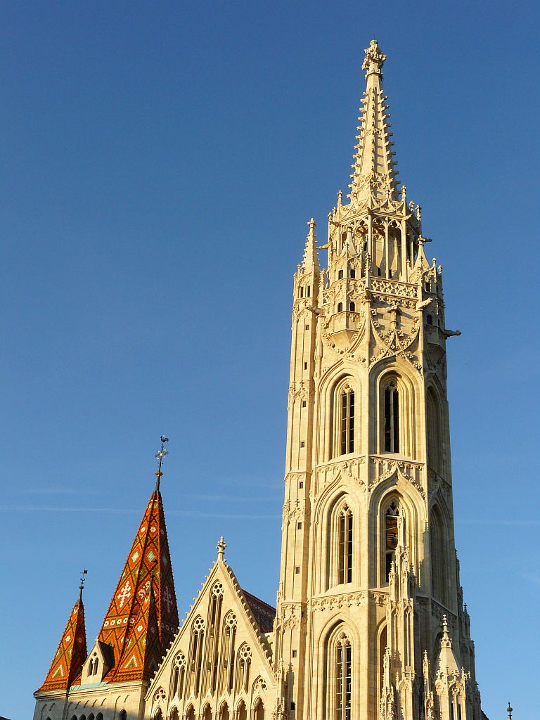 Matthiaskirche (ungar. Mtys templom), Budapest 03-09-2011.

Matthiaskerk (Mtys-templom), Boedapest 03-09-2011.   