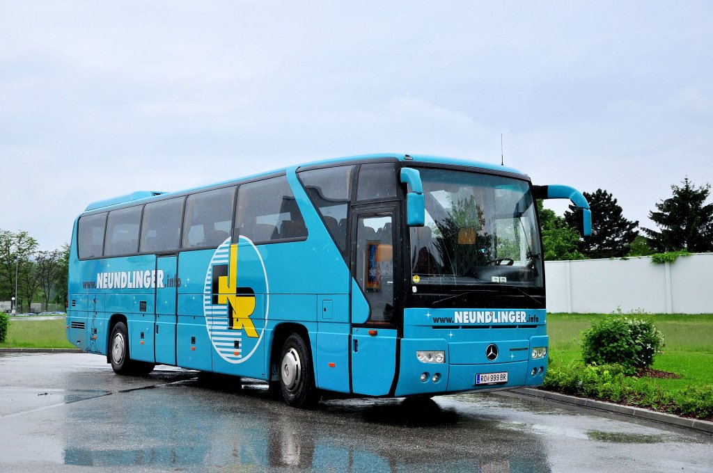 Mercedes Benz Tourismo von NEUNDLINGER Reisen aus sterreich am 11.5.2013 in Krems an der Donau.