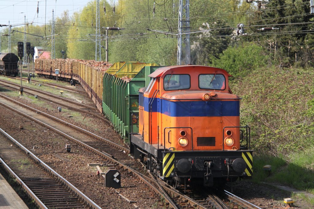 Mit frischem Holz geht es am nchsten Tag wieder zurck nach Stendal-Niedergrne,am 30.04.2012 war die V60 mit dem Holzzug beschftigt.