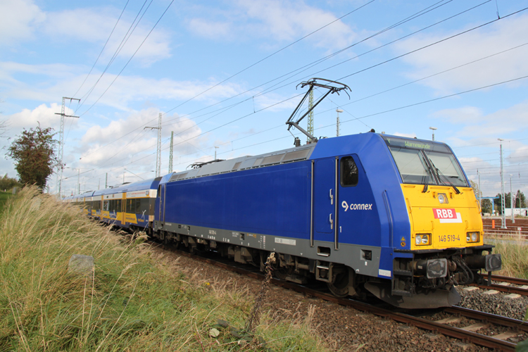 nackige 146 519-4 von RBB kurz vor der Einfahrt im Rostocker Hbf.19.10.2011