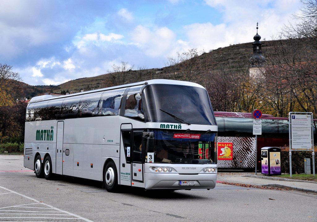 NEOPLAN SPACELINER von MATH� Reisen aus �sterreich im Oktober 2012 in Krems.
