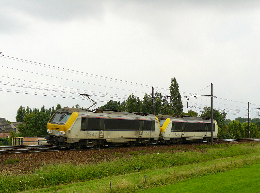 NMBS Lok 1342 und 1309 bei Ekeren am 12-08-2011.
