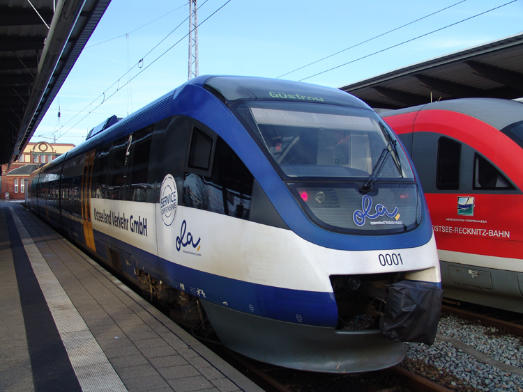 OLA79761 von Rostock Hbf Richtung Gstrow kurz vor der Abfahrt im Rostocker Hbf.(09.01.2011)