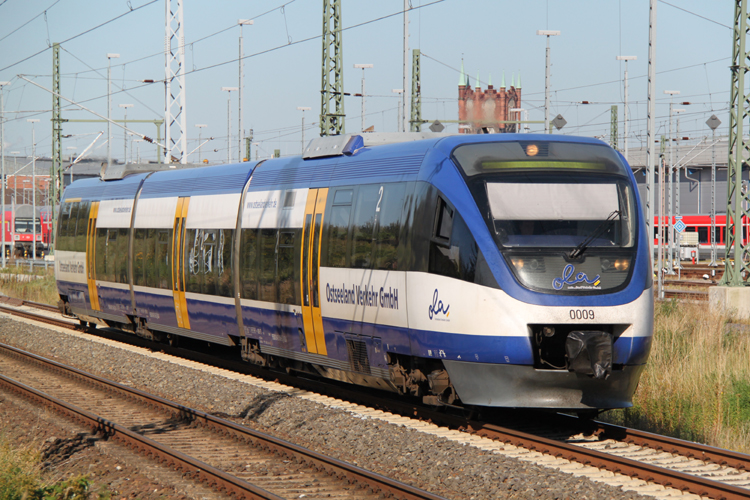 OLA79763 Rostock-Gstrow kurz nach der Ausfahrt im Rostocker Hbf.30.09.2011