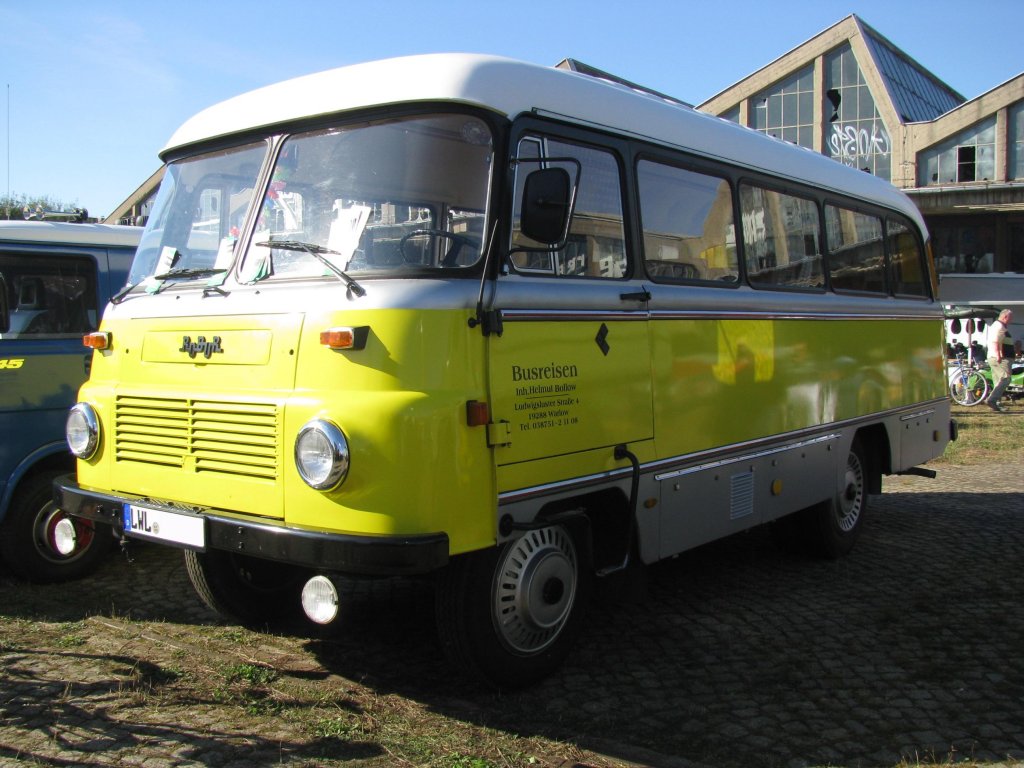 Omnibus LD 3001 aus dem Landkreis Ludwigslust (LWL) beim 5. IFA-Oldtimer-Treffen in Schwerin [01.10.2011] 