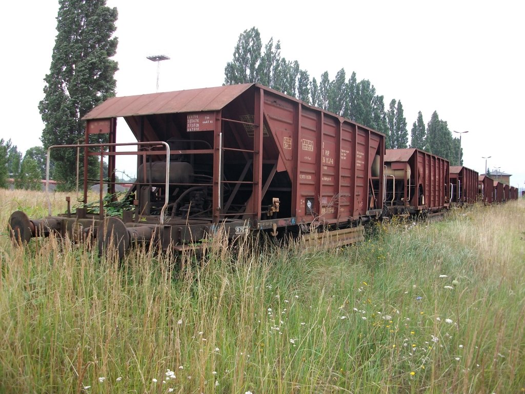 PKP-Selbstendladewagen abgestellt am 07.August 2010 in Szczecin Port Centralny.