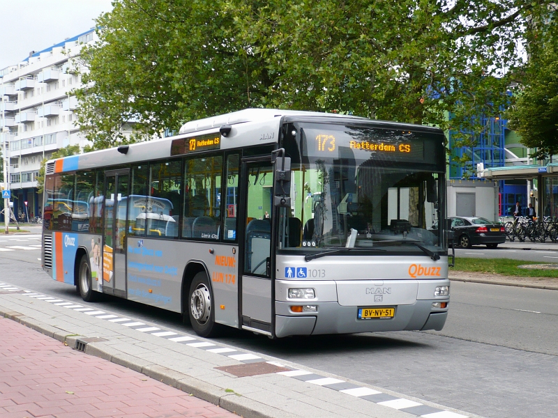 Qbuzz Bus Nummer 1013 typ MAN Lion's City A78. Weena  Rotterdam 04-08-2010.