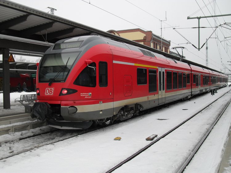 RE9 von Rostock Hbf Richtung Sassnitz im Rostocker Hbf.(17.02.10)