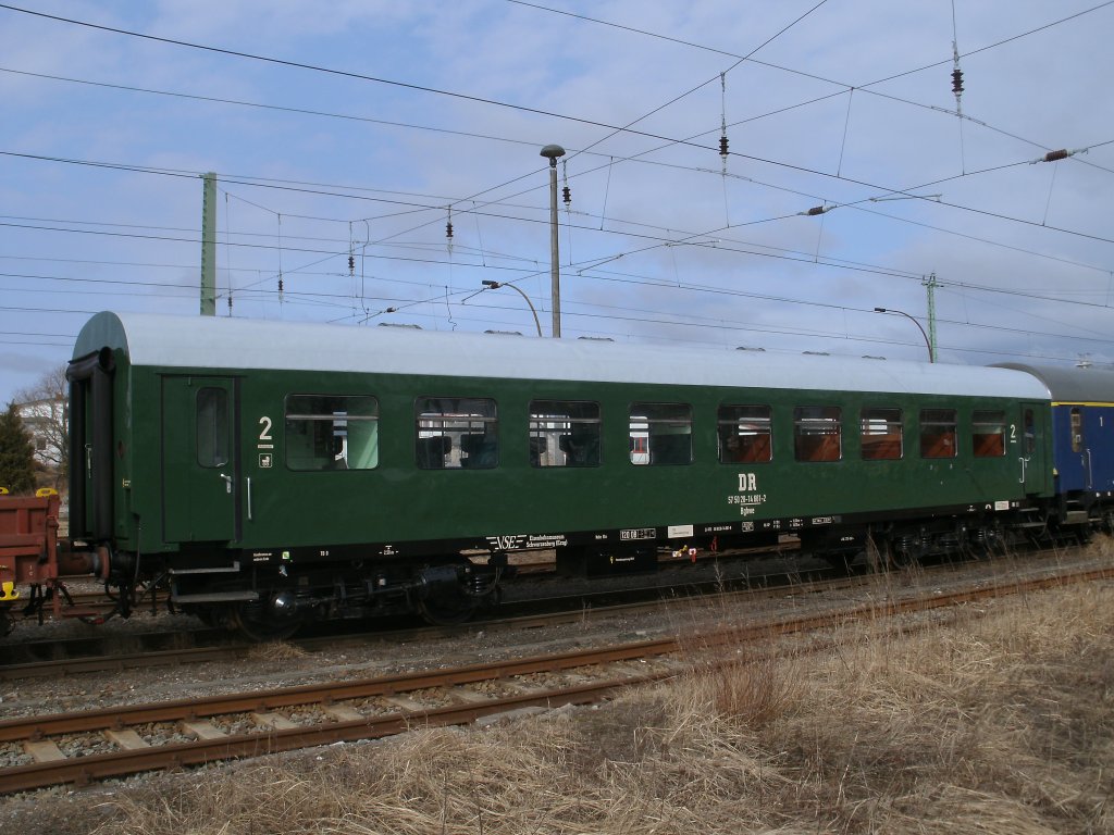 Rekositzwagen Bghwe 57 50 18-14 661-2 am 15.Mrz 2011 in Bergen/Rgen.