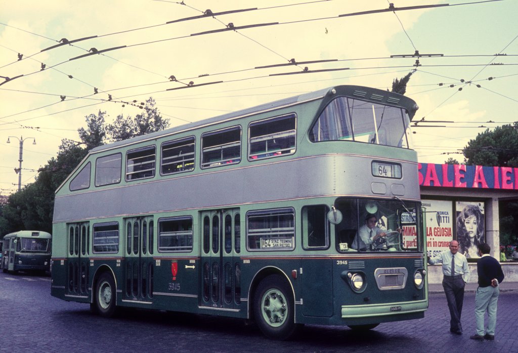 Roma ATAC Buslinie 64 Piazza del Cinquecento / Stazione Centrale Roma-Termini am 24. August 1970.