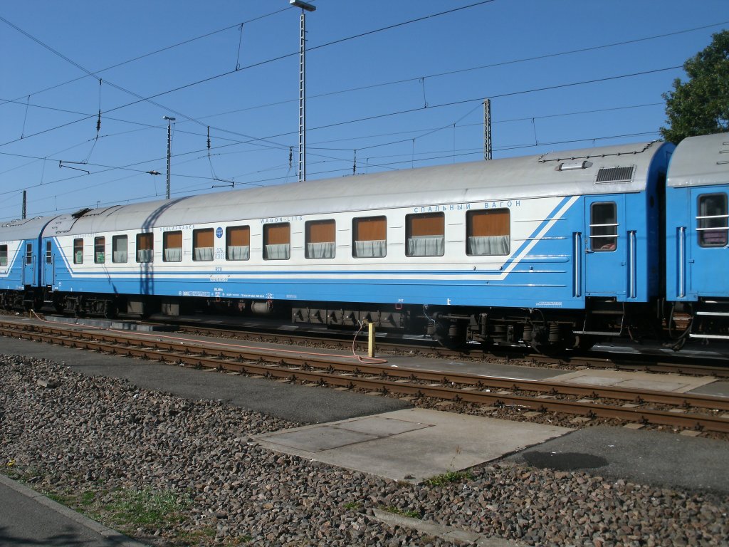 Russischer Weitstreckenwagen WLABm 522070-80350-0 im D-Zug Berlin Gesundbrunnen-Saratow,am 01.Oktober 2011,im Abstellbahnhof Berlin Grunewald.