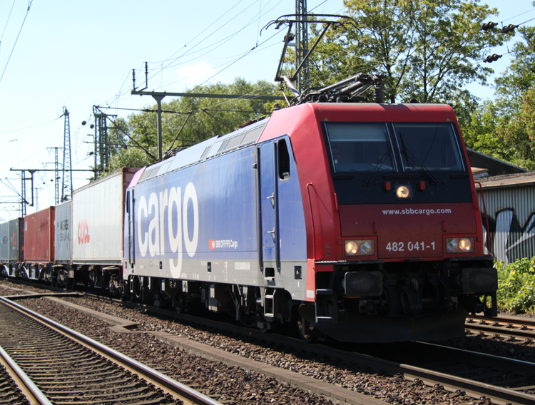 SBB-Cargo die nchste bitte diesmal 482 041-1 im Bahnhof Hamburg-Harburg(04.06.2011)