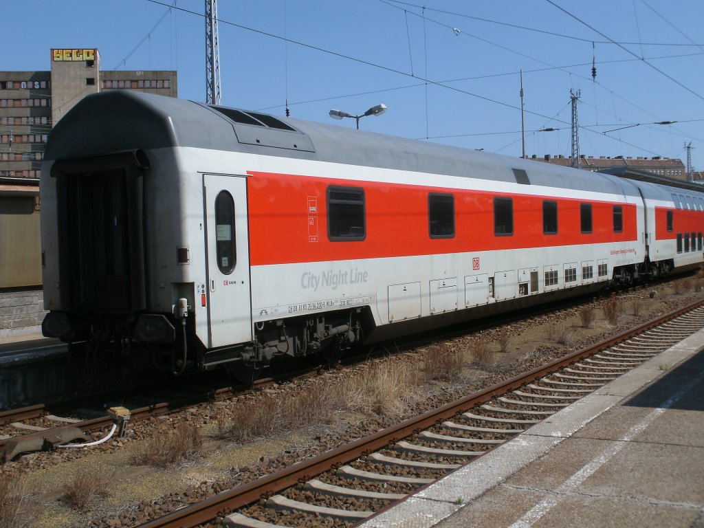 Schlafwagen WLABmz,am 12.Juni 2011,in Berlin Lichtenberg.