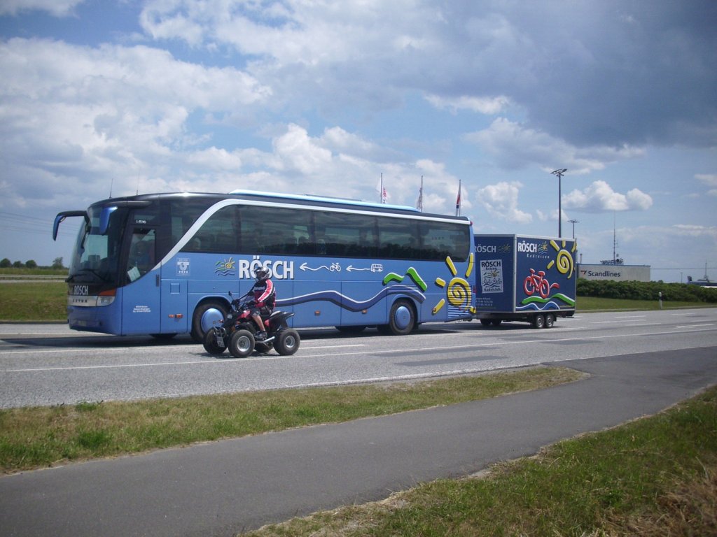 Setra 415 HD mit H�nger von R�sch aus Deutschland in Mukran.