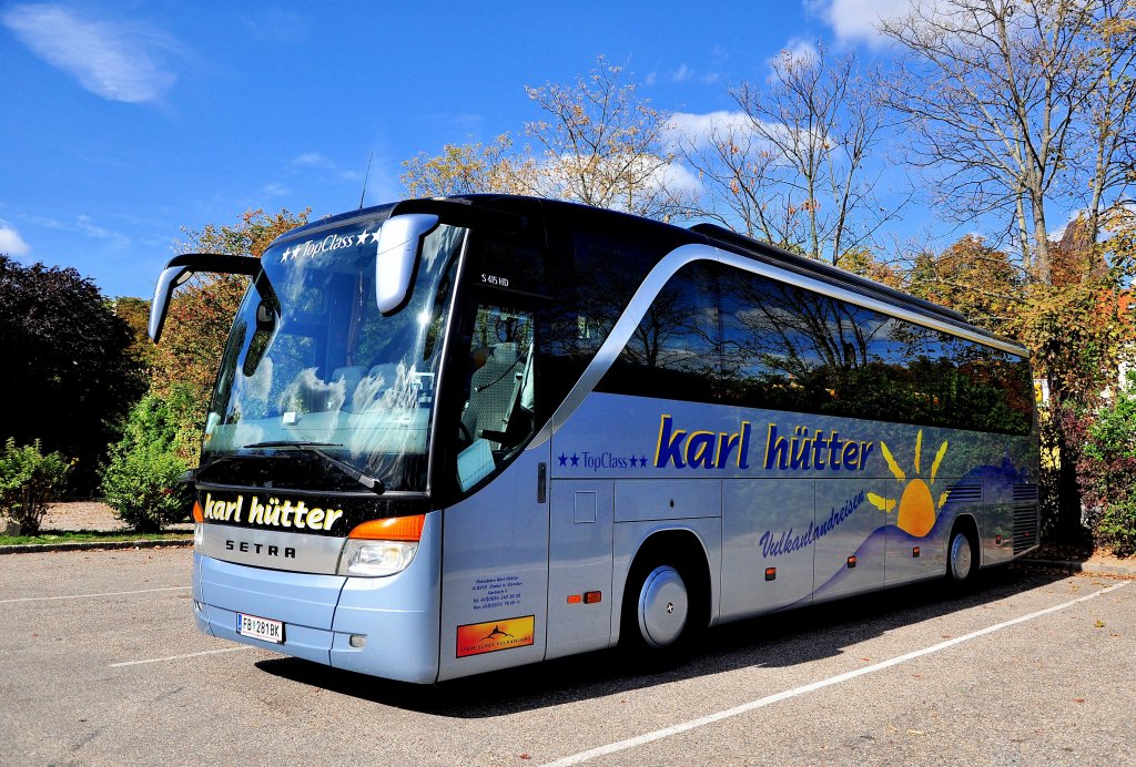 SETRA S 415 HD vom Reisebro Karl HTTER aus sterreich am 8.10.2012 in Krems an der Donau gesehen.