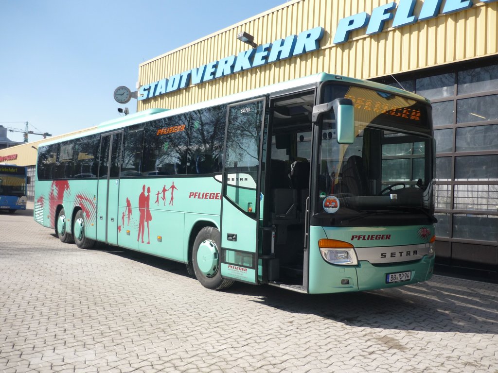 Setra S 417 UL der Fa. Pflieger-B�blingen auf dem Betriebshof wird fertig gemacht f�r die n�chste Tour. Am 15.03.2013