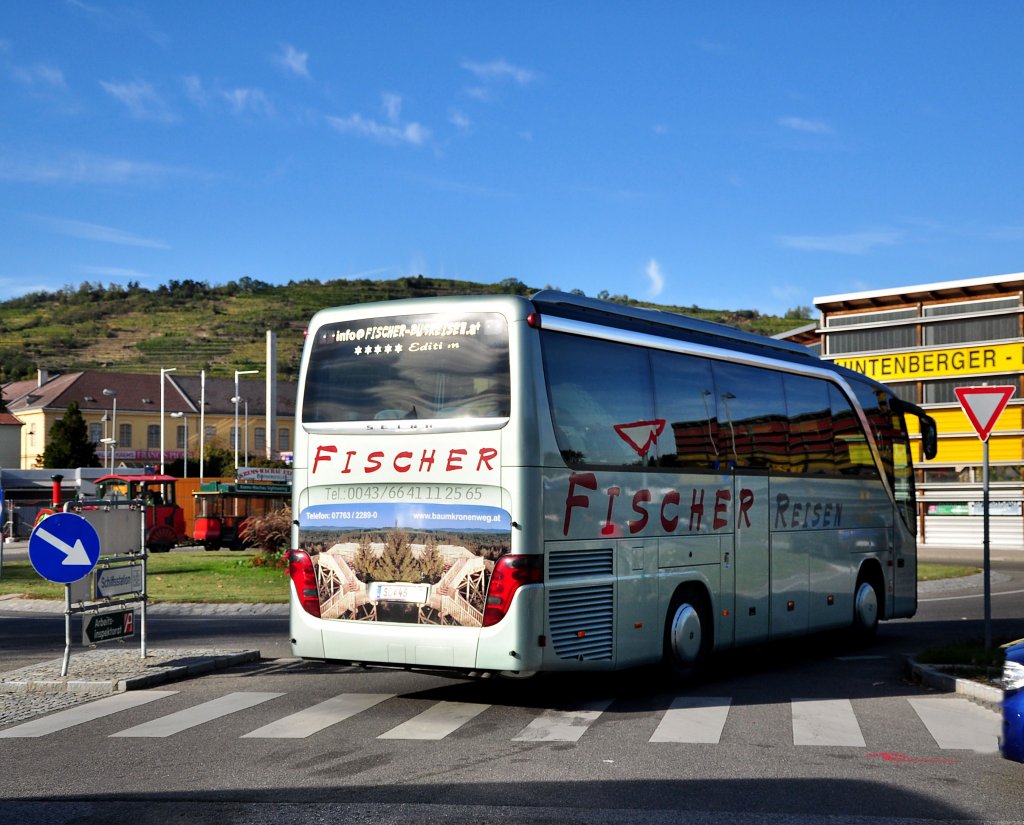 SETRA S411 HD von FISCHER Reisen aus Obersterreich am 5.10.2012 in Krems an der Donau.