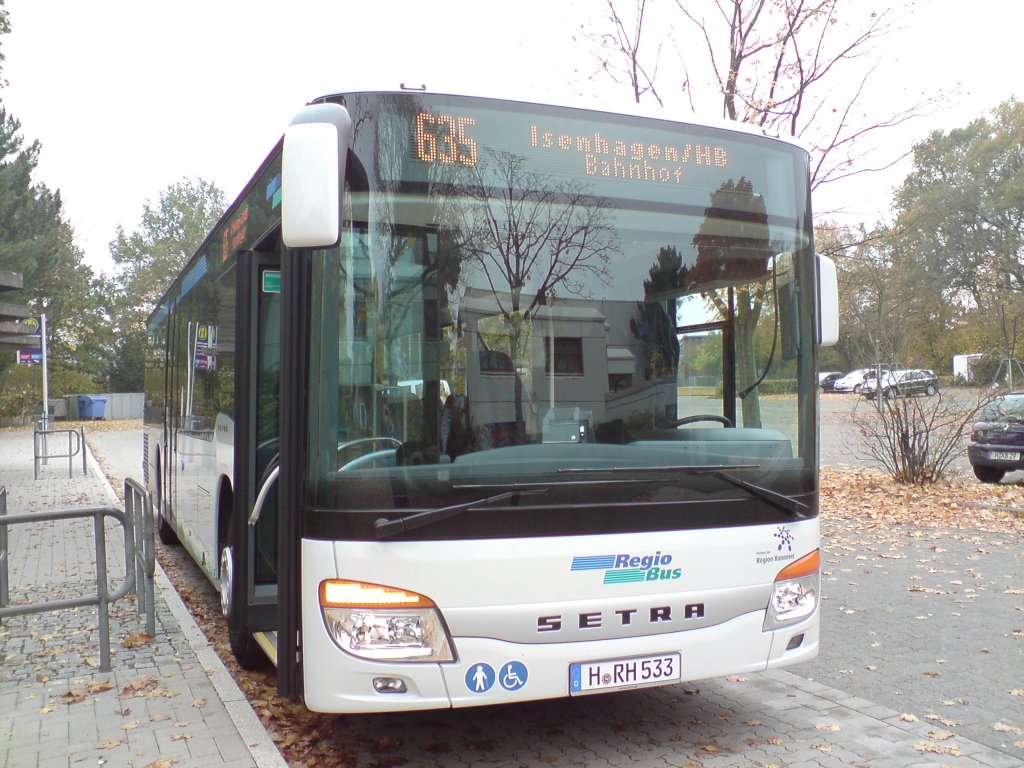 Setra S415 NF (H-RH 533) Aufgenommen w�hrend der Pause (Haltestelle: Altwarmb�chen Schulzentrum) am 22. Oktober 2012