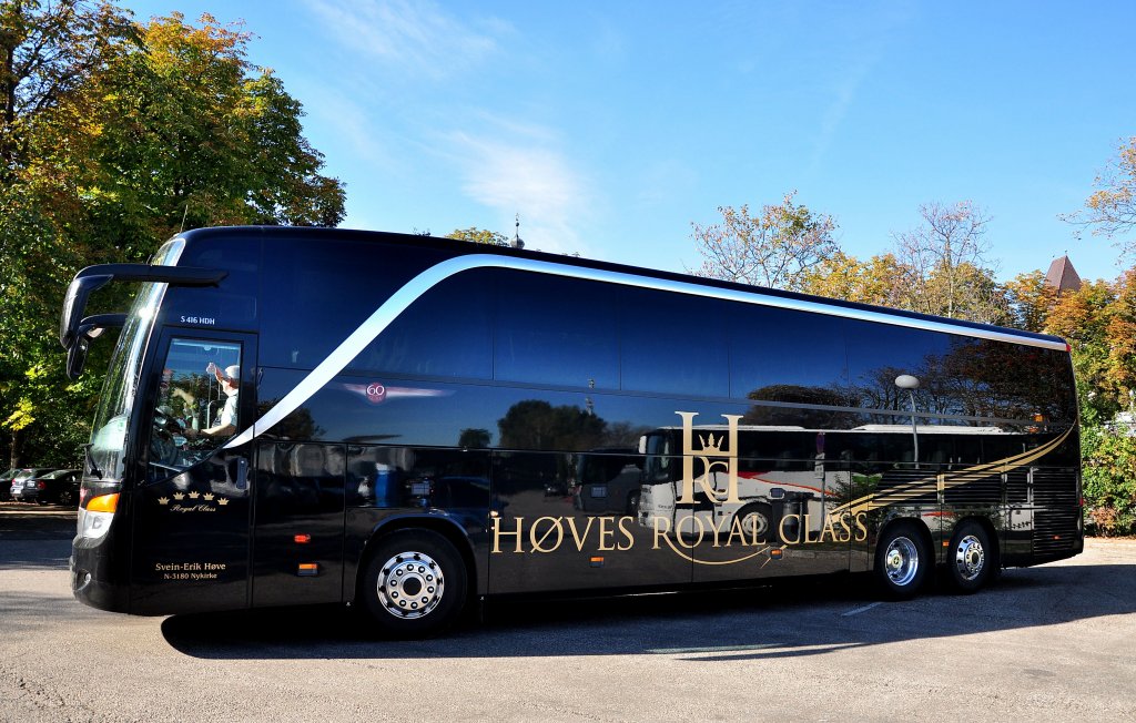 SETRA S416 HDH von Svein-Erik HOVE Reisen aus Norwegen,Krems,Oktober 2012.