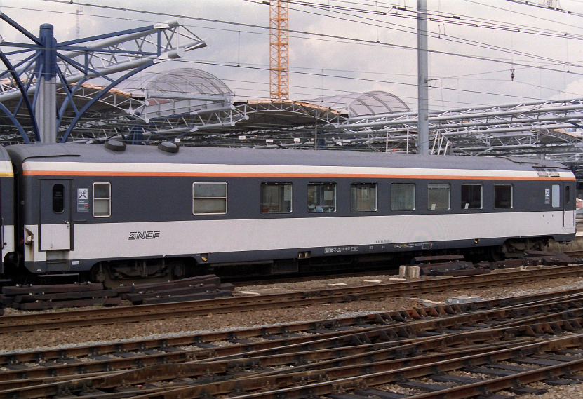 SNCF Speisewagen fotografiert in Brussel-Zuid Sommer 1994.