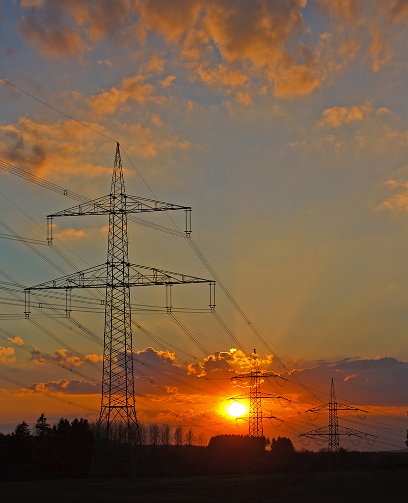 Sonnenenergie direkt ins Netz........

Sonnenuntergang ber dem Westerwald, hier am 25.04.2013 bei Nisterau.