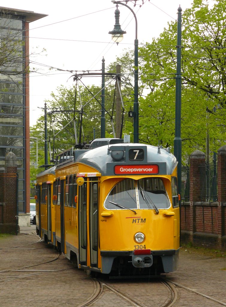 TW 1304 mit Beiwagen 2101. Haags Openbaar Vervoer Museum, Den Haag 29-04-2012.