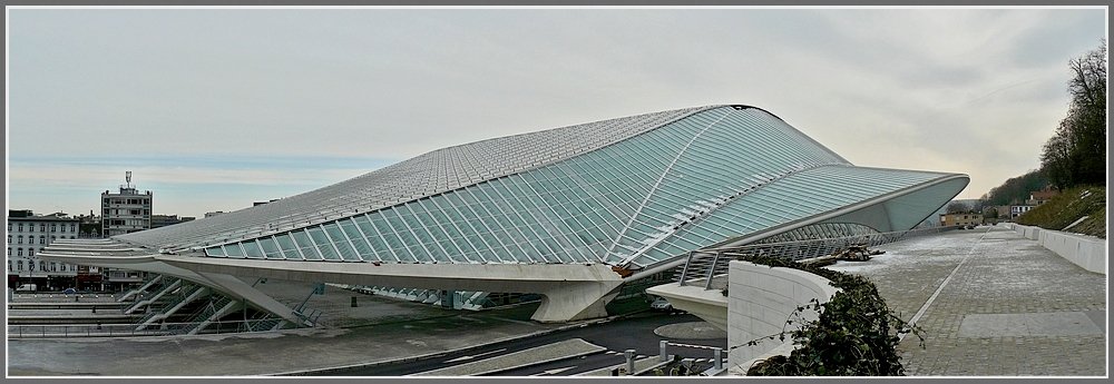 Unser erster Versuch eines Panoramabildes. Da es sehr schwer ist, den Bahnhof Lige Guillemins von ffentlich zugnglichem Gelnde ganz aufs Bild zu bekommen, haben wir mal probiert ein Bild aus drei einzelnen Fotos zu machen. 16.01.10 (Hans)