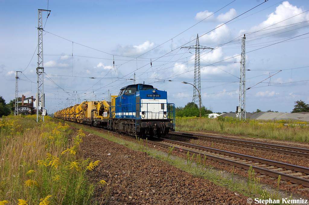 V 100-SP-010 (203 146-6) SLG - Spitzke Logistik GmbH mit einem Bauzug in Satzkorn und fuhr in Richtung Golm weiter. 17.08.2012 