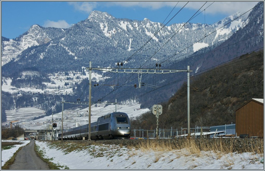 Vermutlich handelt es sich bei diesem TGV um den TGV von Lille nach Brig. Gesehen bei Aigle am 16.02.2013 