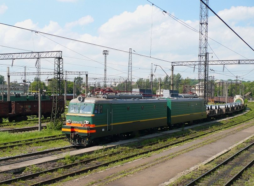 VL11-147b mit Gterzug in Lviv 25-05-2010.