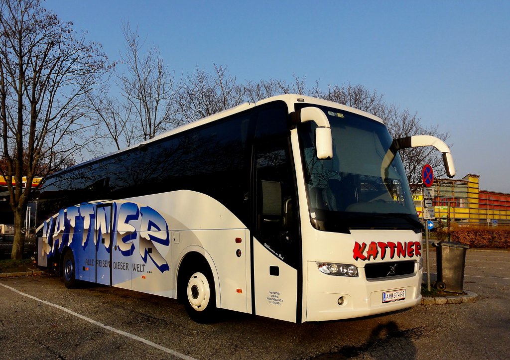 VOLVO 9700 von KATTNER aus Nieder�sterreich im November 2012 in Krems.