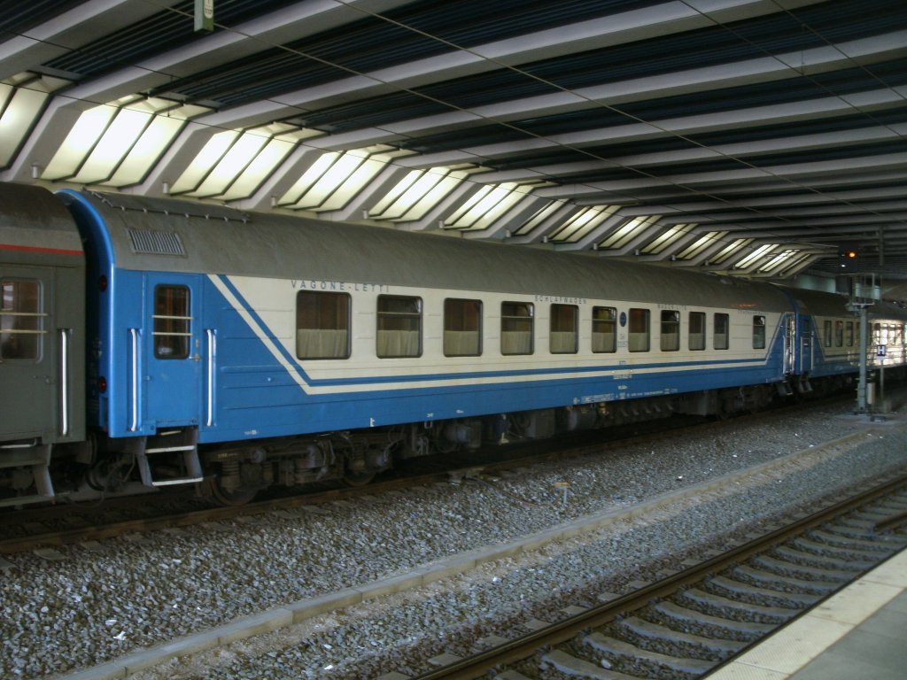 Von Berlin Gesundbrunnen bis nach Adler am Schwarzen Meer,fuhr dieser russische Weitstreckenwagen am 01.Oktober 2011,Aufnahme in Berlin Gesundbrunnen.