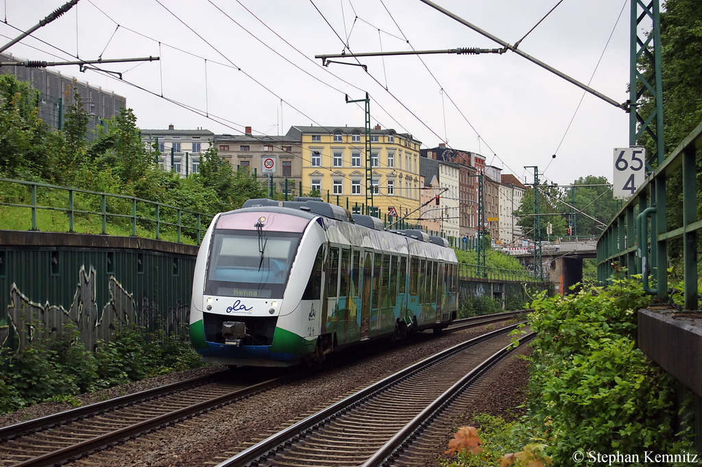 VT 702 (648 796-0) OLA als OLA79846 von Parchim nach Rehna bei der Einfahrt in den Haltepunkt Schwerin-Mitte. 15.07.2011