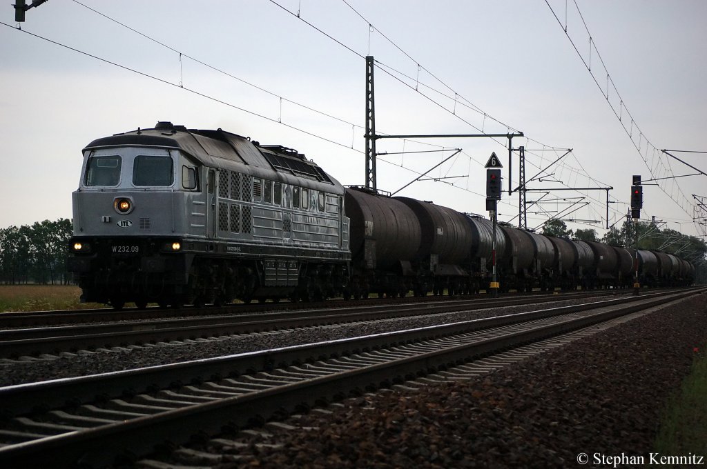 W 232.09 (232 209-3) mit einem Kesselzug in Friesack(Mark) in Richtung Neustadt(Dosse) unterwegs. 26.05.2011