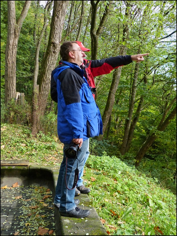 Zum Thema Auslnder im Hellertal: Hans erklrt Armin Herdorf. 14.10.2012 (Jeanny) 