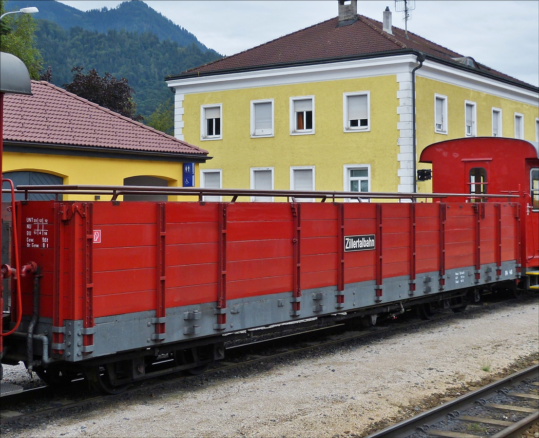 .  Cabriopersonenwagen, bei schönem Wetter ein Genuß um die Fahrt mit dem Dampfzug der Zillertalbahn zu genießen. Der Wagen bittet 16 Sitzplätze, hat eine Länge von 11,2 m und wurde 1901 gebaut. 25.08.2016 