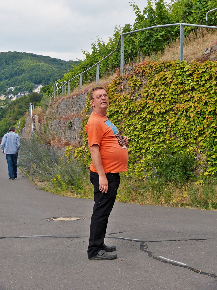 . Das Beste, was das Moseltal zu bieten hat -  Arbeitslose  Bahnfotografen in Hatzenport. 21.06.2014 (Jeanny)