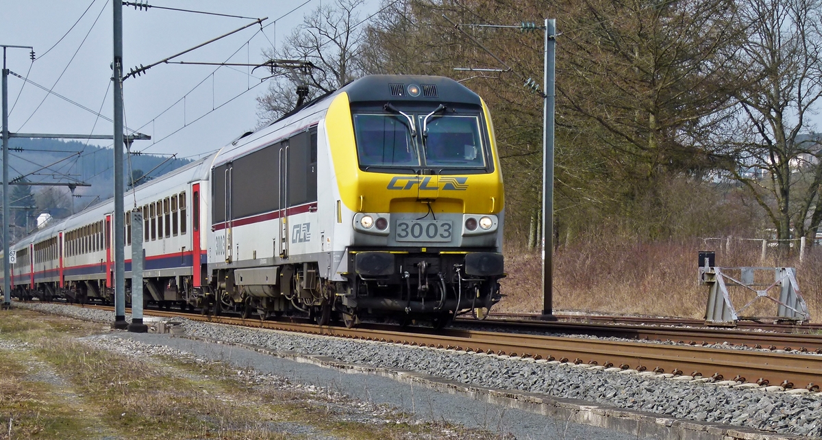 . Der IR 117 Liers - Luxembourg durchfhrt am 04.04.2013 Wilwerwiltz.