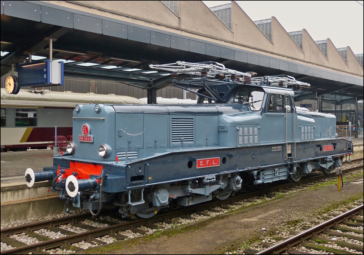 . Die Restaurierung der CFL BB 3608 ist soweit abgeschlossen. Wir hoffen, dass sie bald mit Sonderz�gen wieder zum Einsatz kommen wird. Die sch�ne Lok war am 12.10.2013 im Bahnhof von Luxemburg Stadt ausgestellt. 12.10.2013 (Hans)