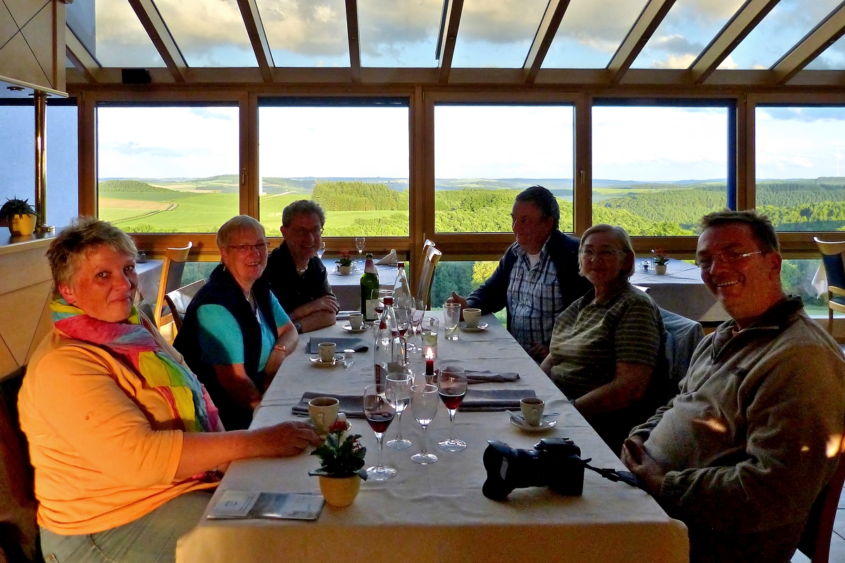 . Ein bisher unverffentlichtes Foto - Der Erinnerungswert ist weitaus hher, als die Bildqualitt. ;-) 15.06.2013 (Fotograf: Der Kellner vom Restaurant Reiff in Fischbach/Luxemburg)