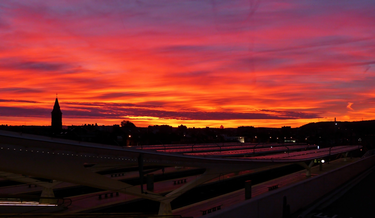 . Ein wunderschner Tag beginnt. Lige Guillemins, 18.10.2014 (Hans)