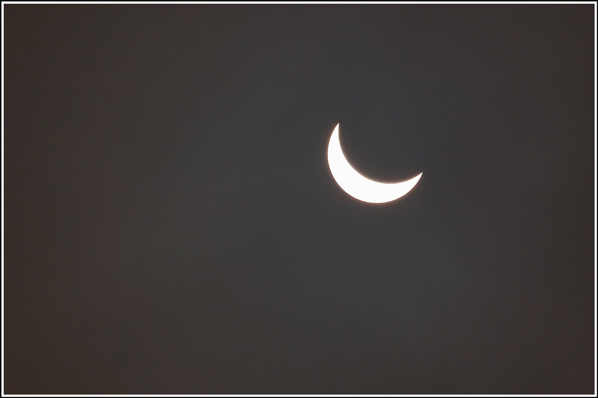 . Eine Wolkenlcke machte es mglich - Die partielle Sonnenfinsternis des 20.03.2015 um 11.26 Uhr in Marnach/Luxemburg. (Hans)