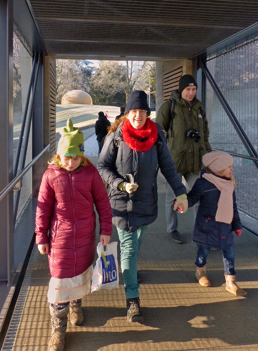 . Gut gelaunt geht's am Morgen des 30.12.2016 zum neuen Panorama Aufzug in der Stadt Luxemburg. (Jeanny)