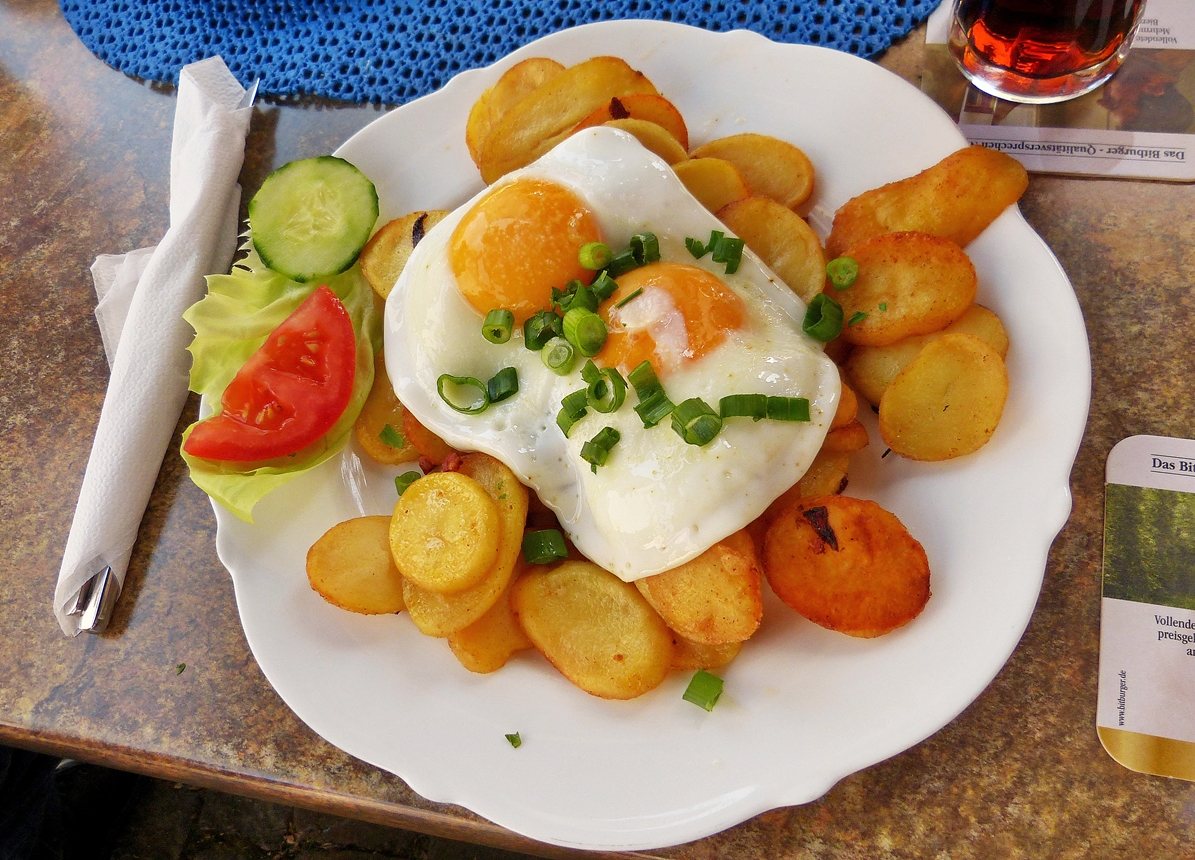 . In Saarburg war das schattige Pltzchen schnell gefunden. 09.05.2014 (Jeanny)