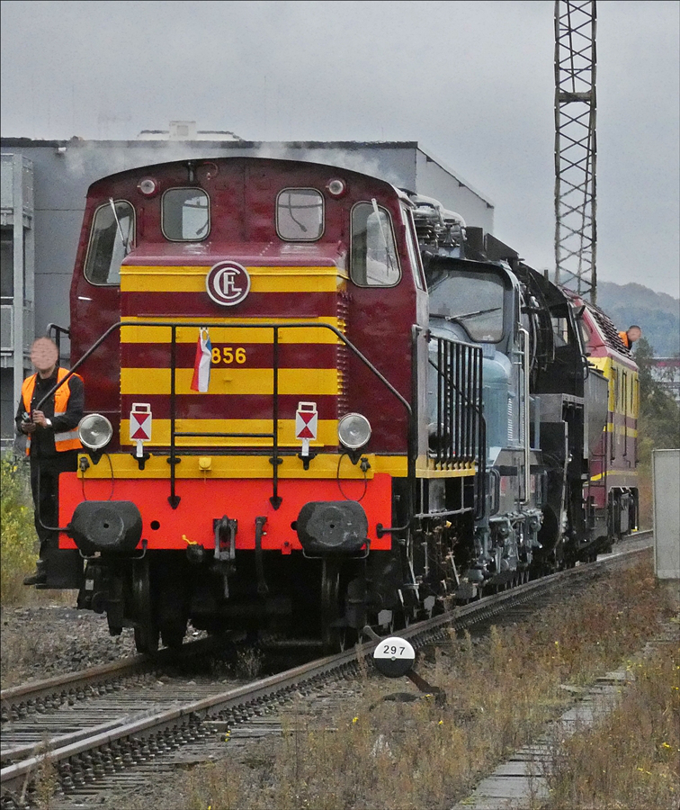 . Lok 856 voraus werden die Loks in den Abstellungsbereich des Bahnhofs von Bettembourg zur Besichtigung geschoben. 21.10.2017  (Hans)

