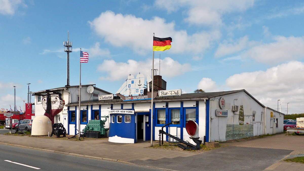 . Mitten im Hafen von Bremerhaven befindet sich die Letzte Kneipe vor New York. Von auen eher unscheinbar, entpuppte sich das Restaurant als kulinarisches Paradies. 03.05.2016 (Hans)