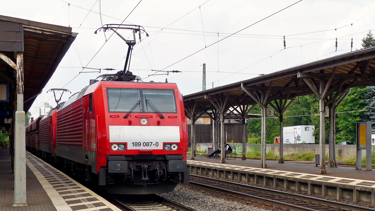 . NICHT ans Schild gelehnt und NICHT gepennt, sondern den Erzbomber erwischt in Bonn-Beuel. 27.06.2015 (Jeanny)