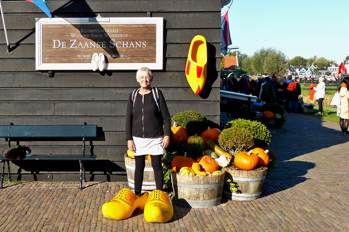 . Sind die Schuhe nicht etwas zu gro? ;-) Zaanse Schans, 27.09.2016 (Hans) 